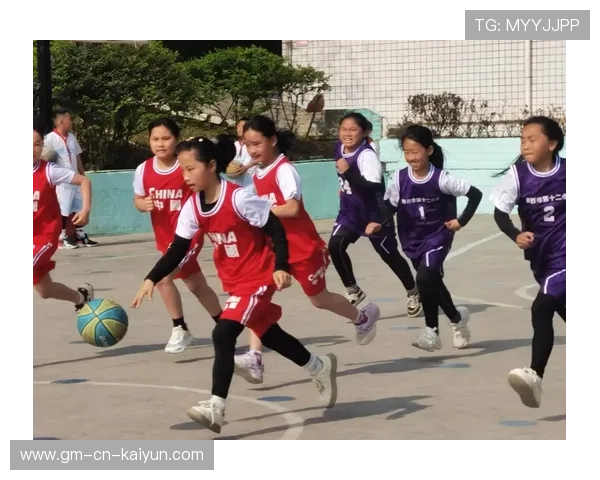 篮球少年穿女装惊艳亮相：引爆网络的“变装奇迹”